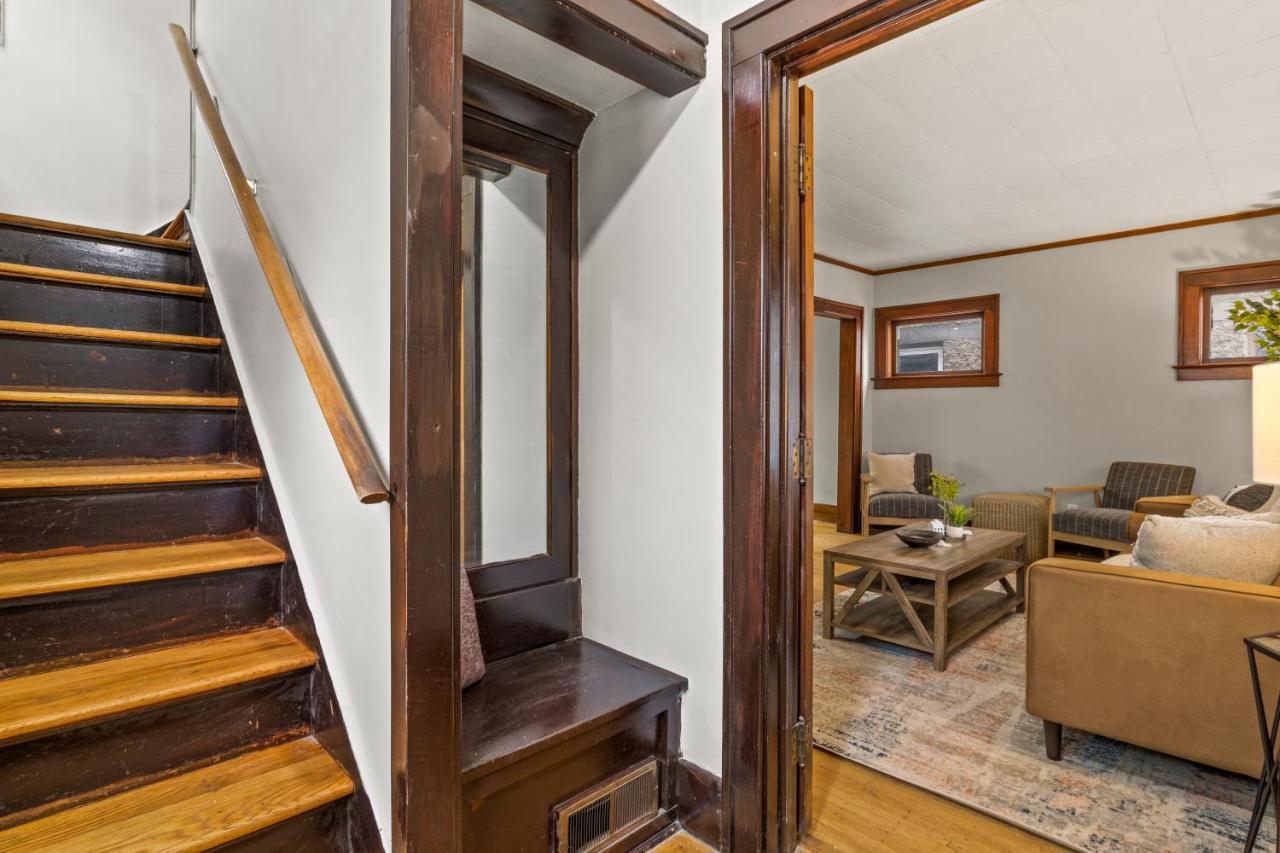 King Bed-full Kitchen-self Check-in-parking-uofr *