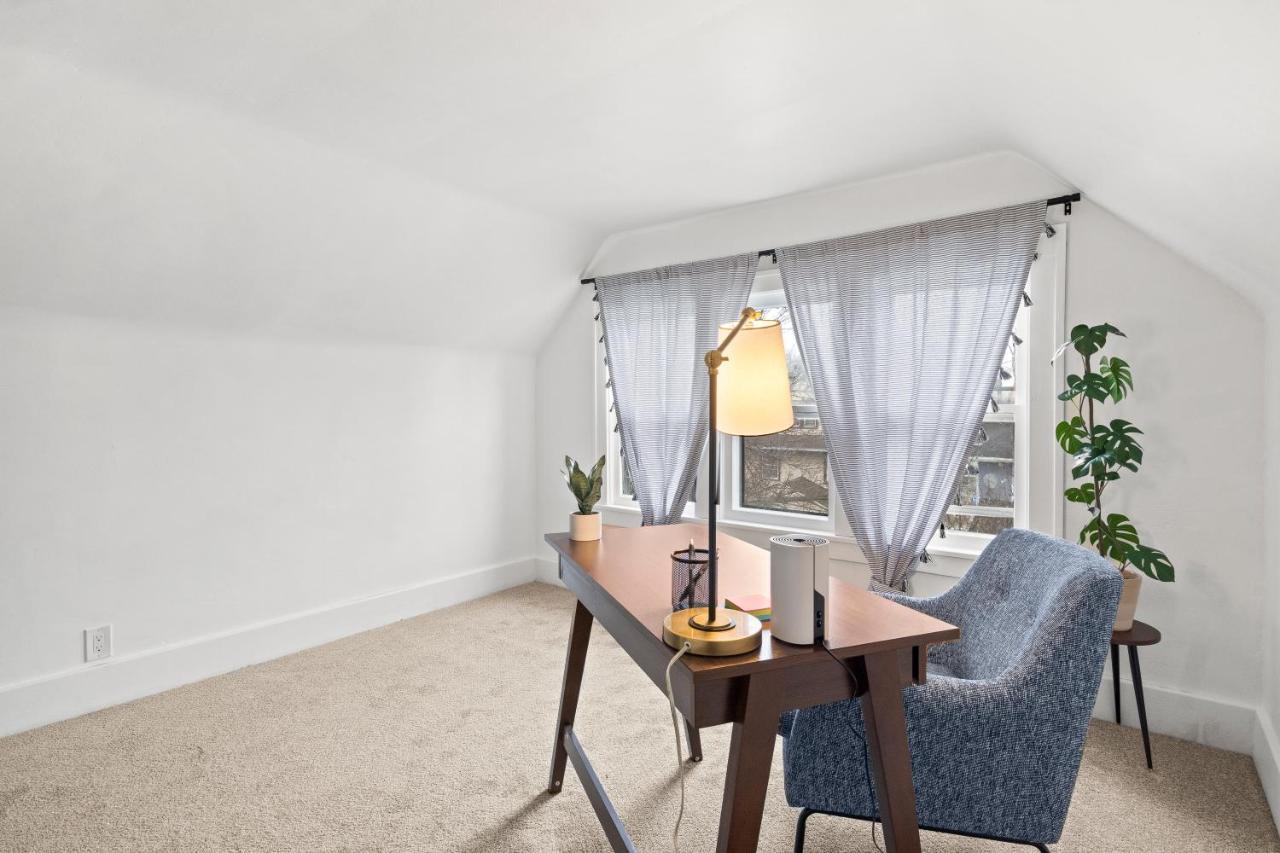 King Bed-full Kitchen-self Check-in-parking-uofr *