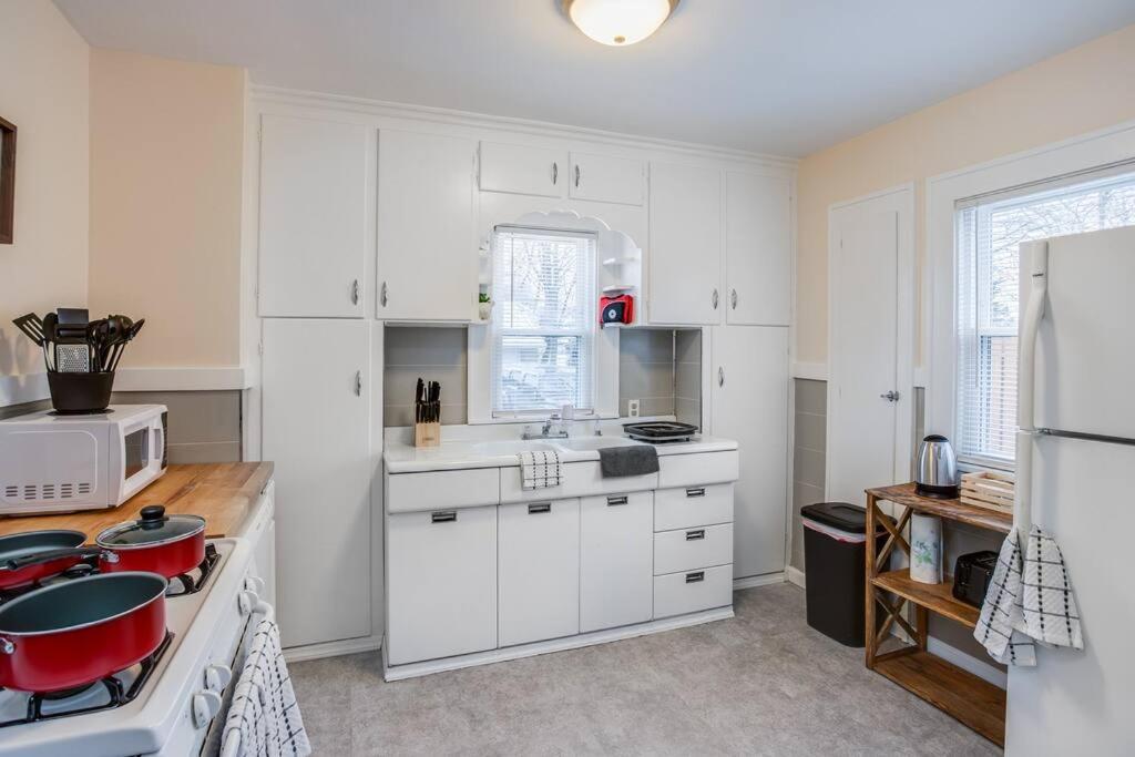 Holiday home Charming Steps To Strong/uofr By Airport/dwnt/rit