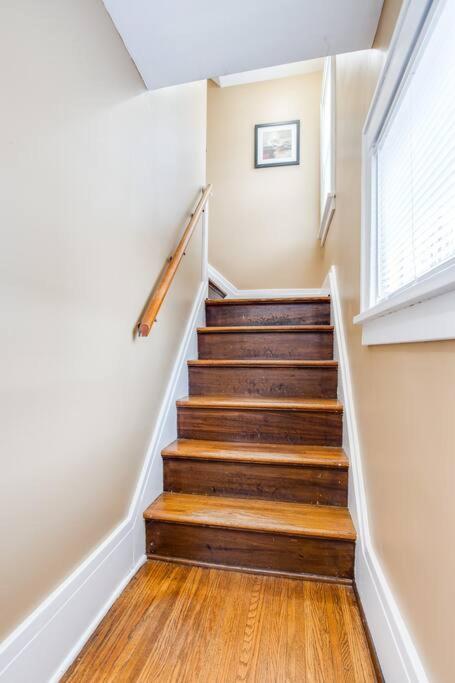 Charming Steps To Strong/uofr By Airport/dwnt/rit Holiday home