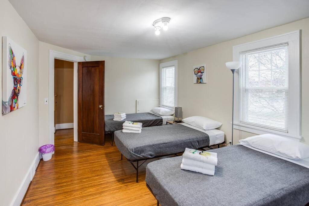 Charming Steps To Strong/uofr By Airport/dwnt/rit Holiday home *