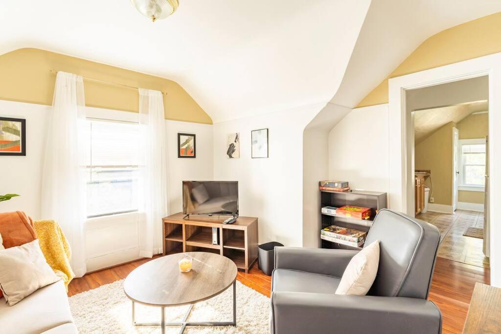 Artist Retreat Near Sites Apartment *