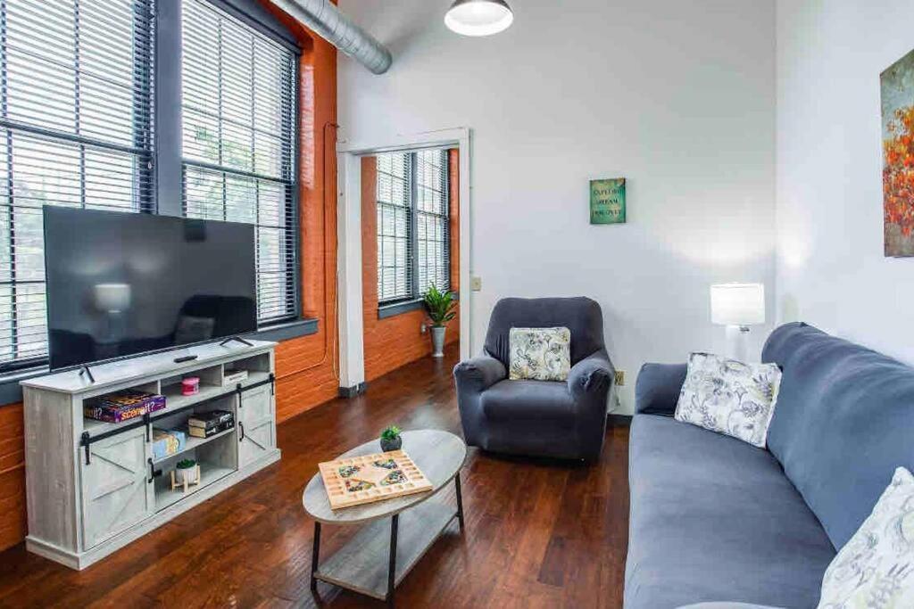 Ny Style Centric Loft With King Bed By Park Av. Rochester