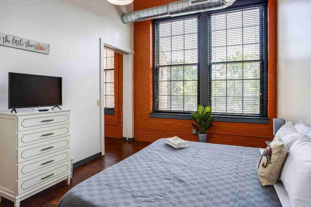 Ny Style Centric Loft With King Bed By Park Av. Apartment Rochester