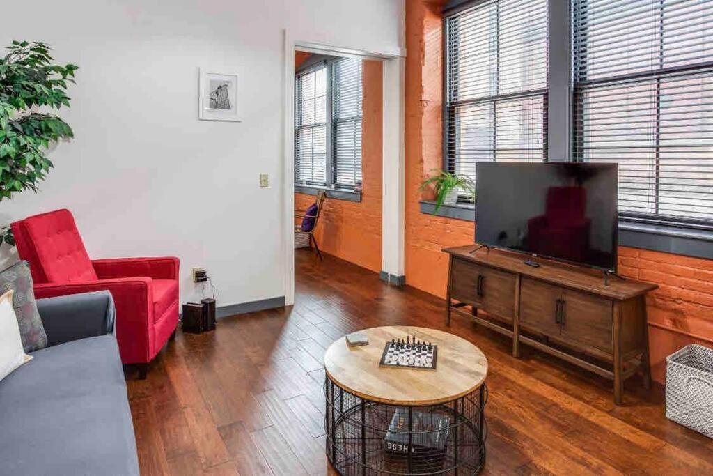 Modern Loft Style On Monroe By Dwtn & Park Ave Apartment