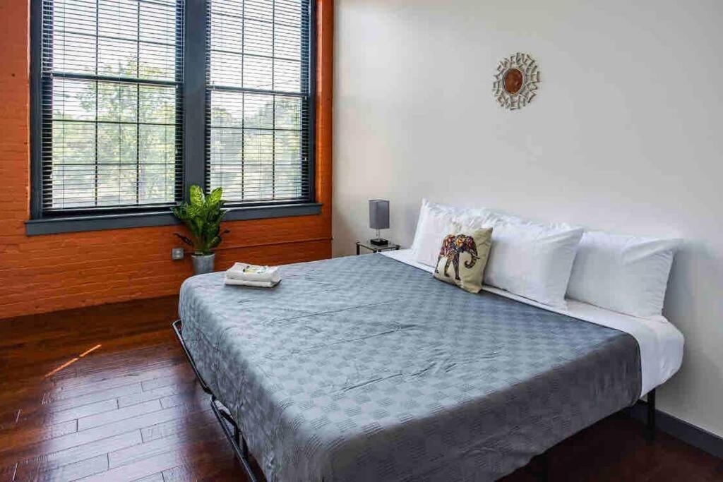 Ny Style Centric Loft With King Bed By Park Av. Apartment Rochester