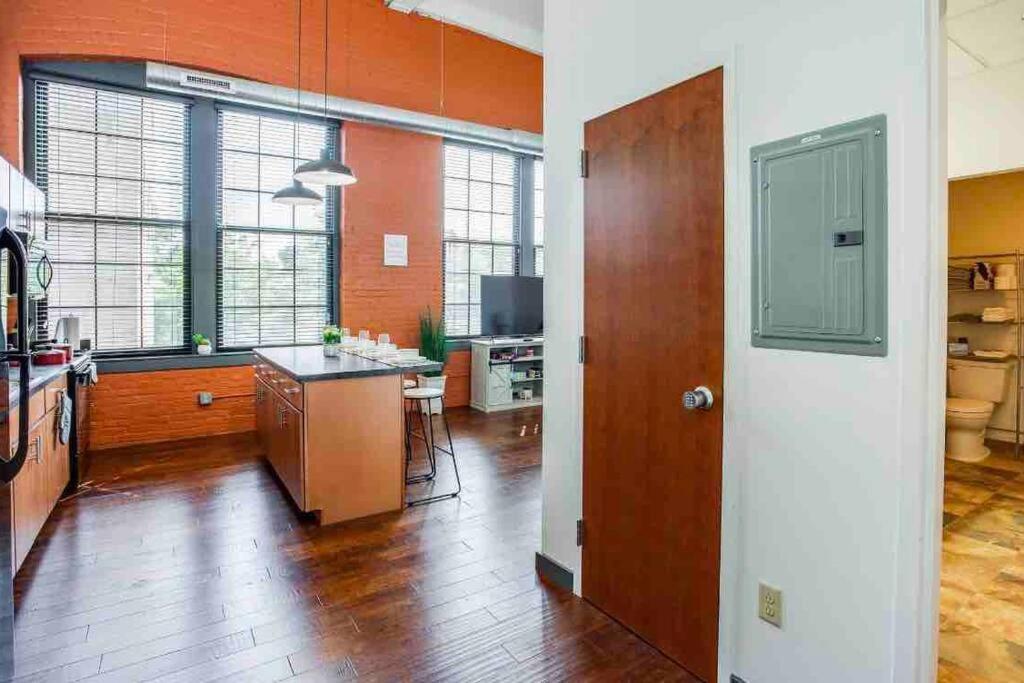 Ny Style Centric Loft With King Bed By Park Av. Apartment Rochester