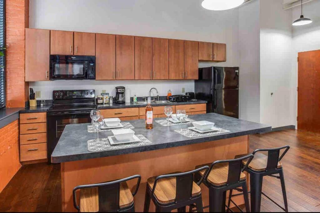 Modern Loft Style On Monroe By Dwtn & Park Ave