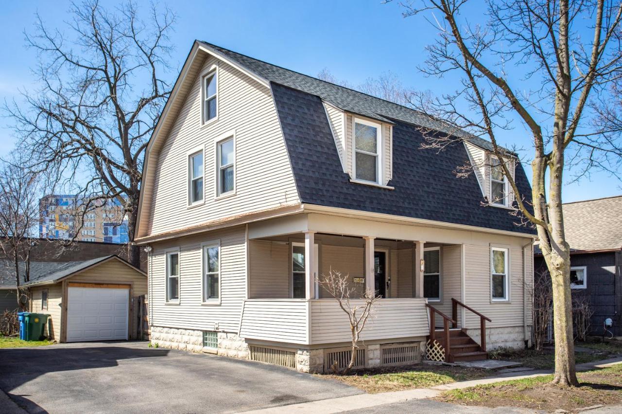 Spacious With In-unit Laundry, Parking, 1gb Wifi, & Patio Deck Rochester