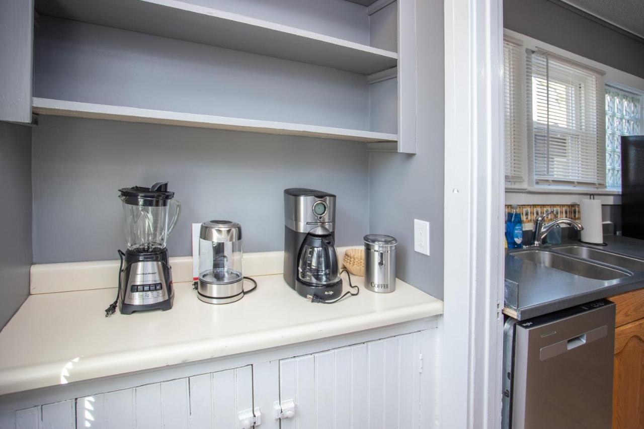 Holiday home Spacious With In-unit Laundry, Parking, 1gb Wifi, & Patio Deck Rochester