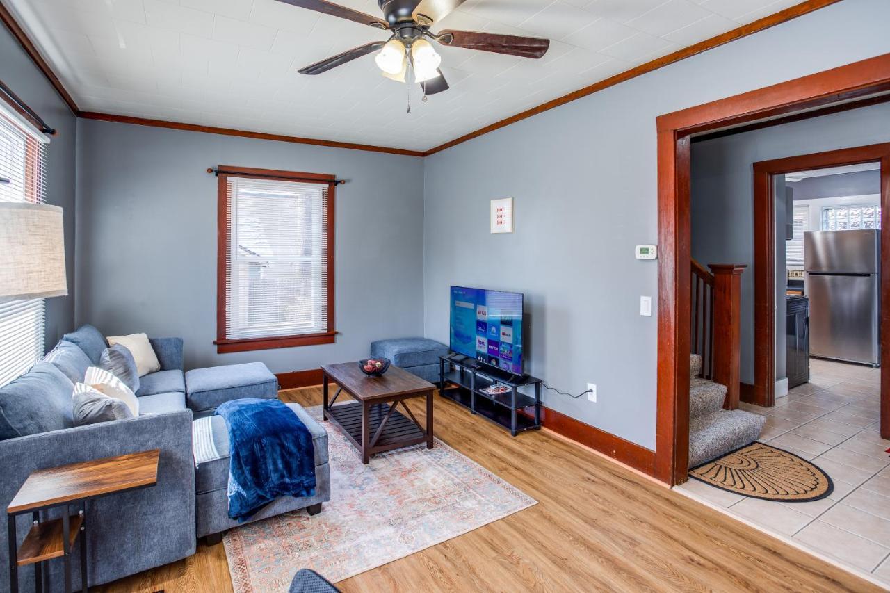 Spacious With In-unit Laundry, Parking, 1gb Wifi, & Patio Deck Holiday home Rochester