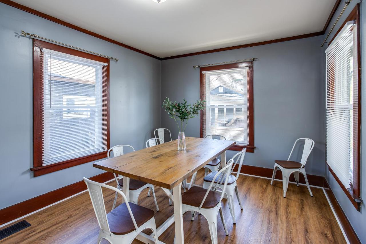 Holiday home Spacious With In-unit Laundry, Parking, 1gb Wifi, & Patio Deck Rochester
