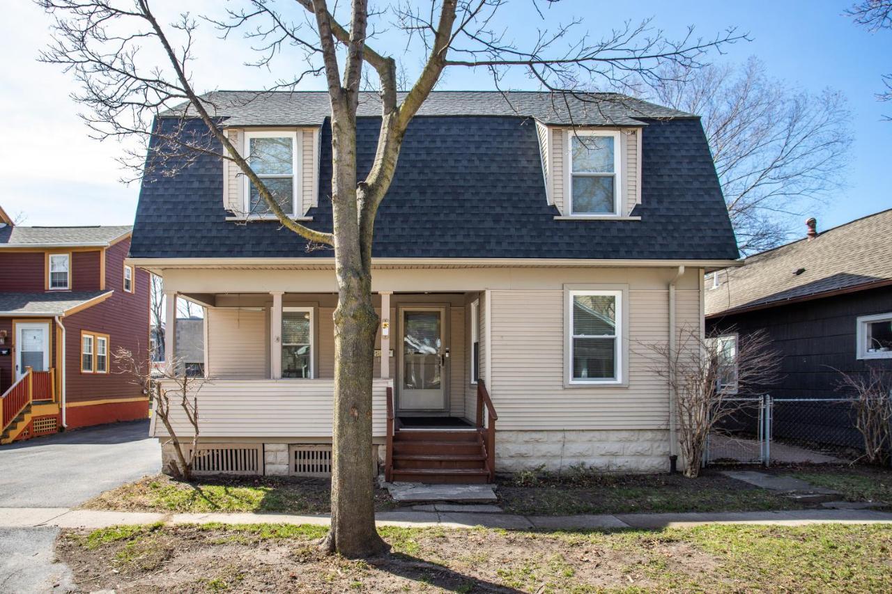 Spacious With In-unit Laundry, Parking, 1gb Wifi, & Patio Deck * Rochester