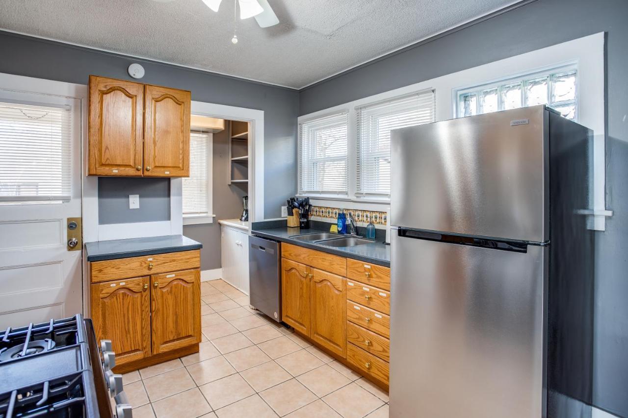 Spacious With In-unit Laundry, Parking, 1gb Wifi, & Patio Deck *