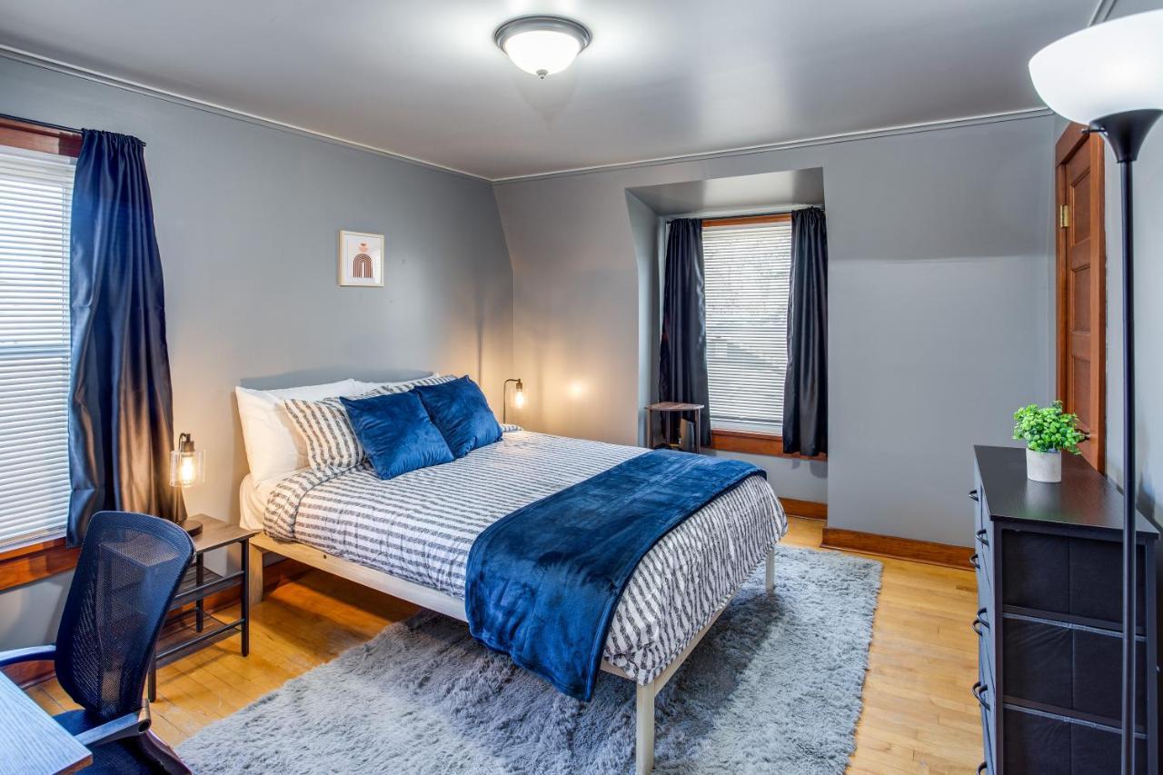 Spacious With In-unit Laundry, Parking, 1gb Wifi, & Patio Deck