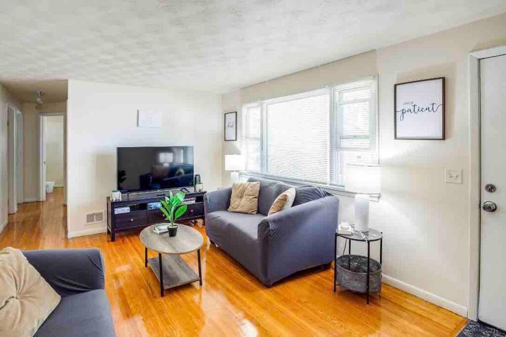 Holiday home {hot Tub In Ranch} Mins To Airport/uofr/strng/dwtn