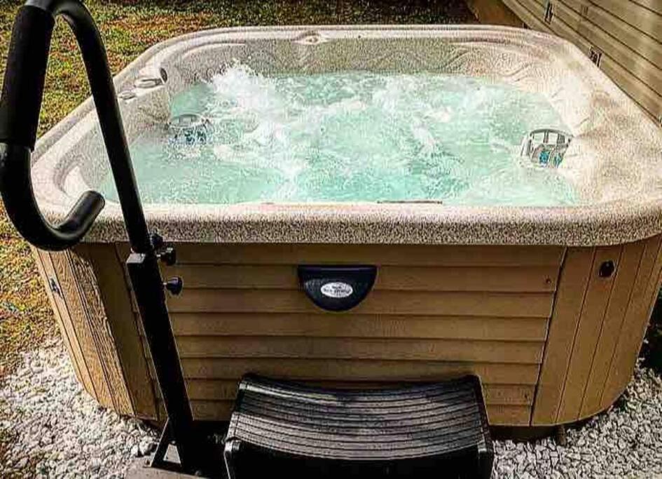 {hot Tub In Ranch} Mins To Airport/uofr/strng/dwtn Rochester