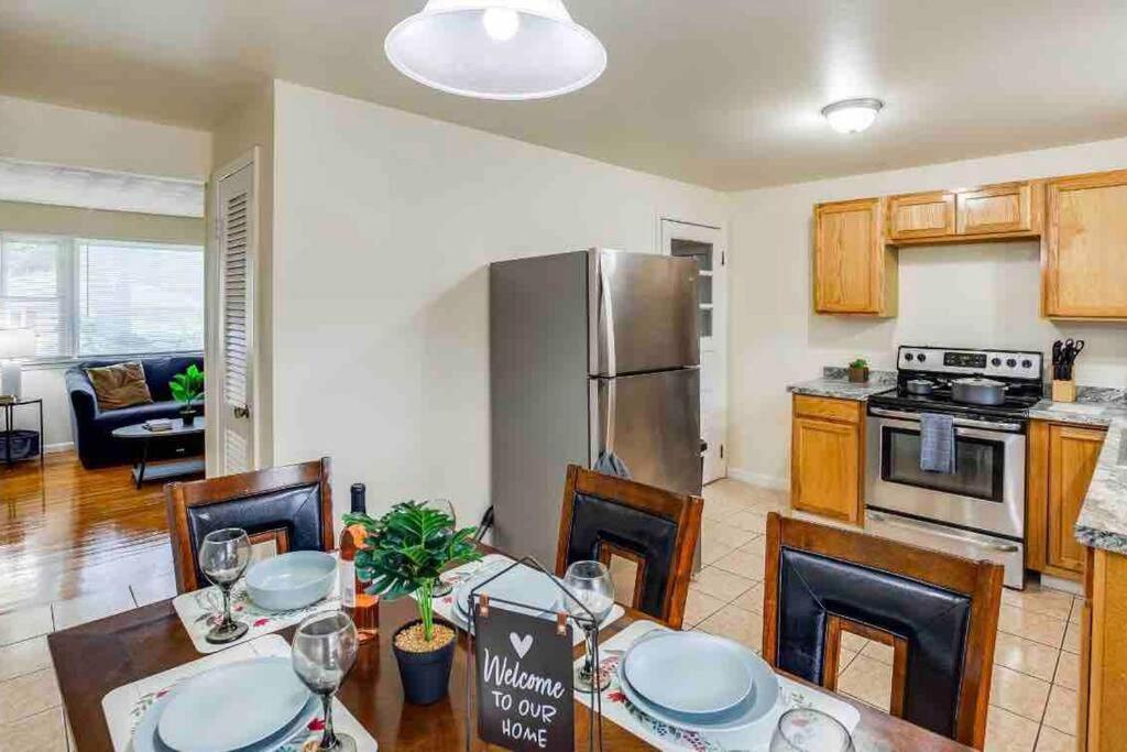 {hot Tub In Ranch} Mins To Airport/uofr/strng/dwtn Holiday home *