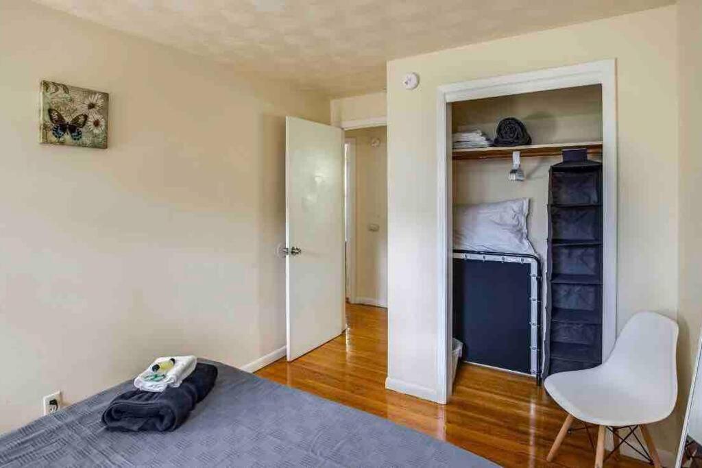 {hot Tub In Ranch} Mins To Airport/uofr/strng/dwtn