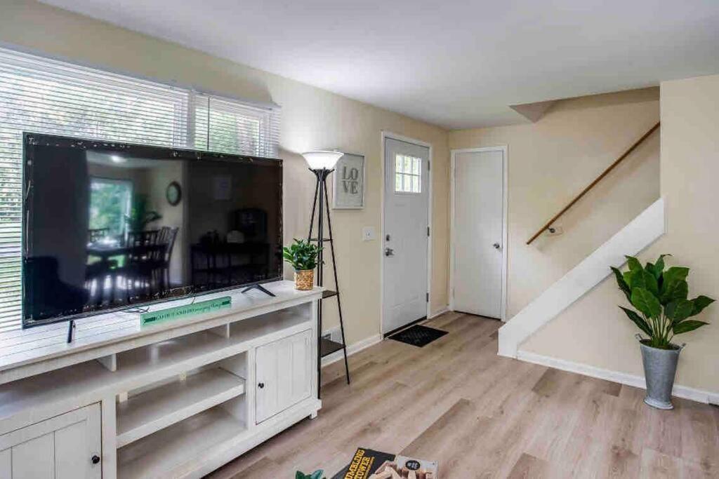 Holiday home ~cozy Home~ Steps To Rit By Uofr/airport/dwtn W/ac