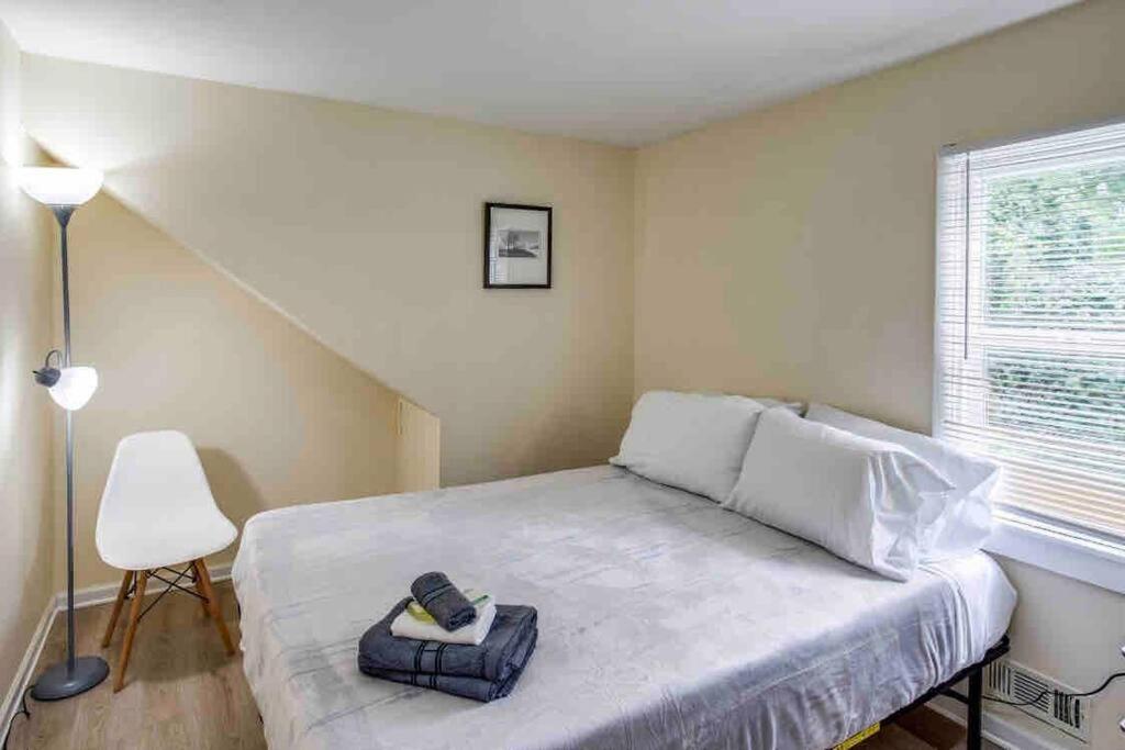 ~cozy Home~ Steps To Rit By Uofr/airport/dwtn W/ac