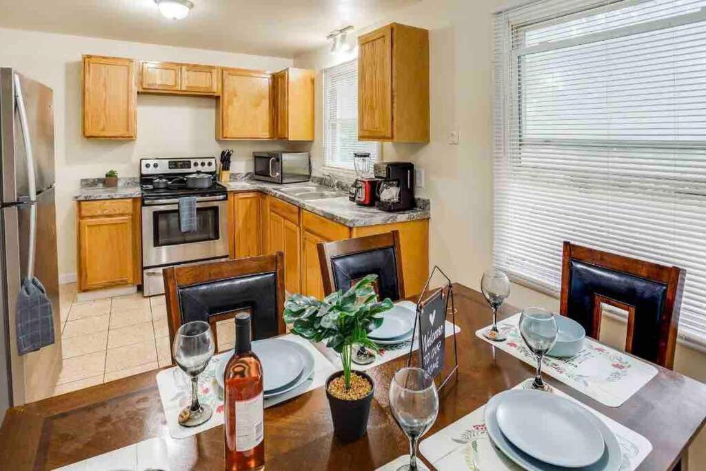 Holiday home {hot Tub In Ranch} Mins To Airport/uofr/strng/dwtn Rochester