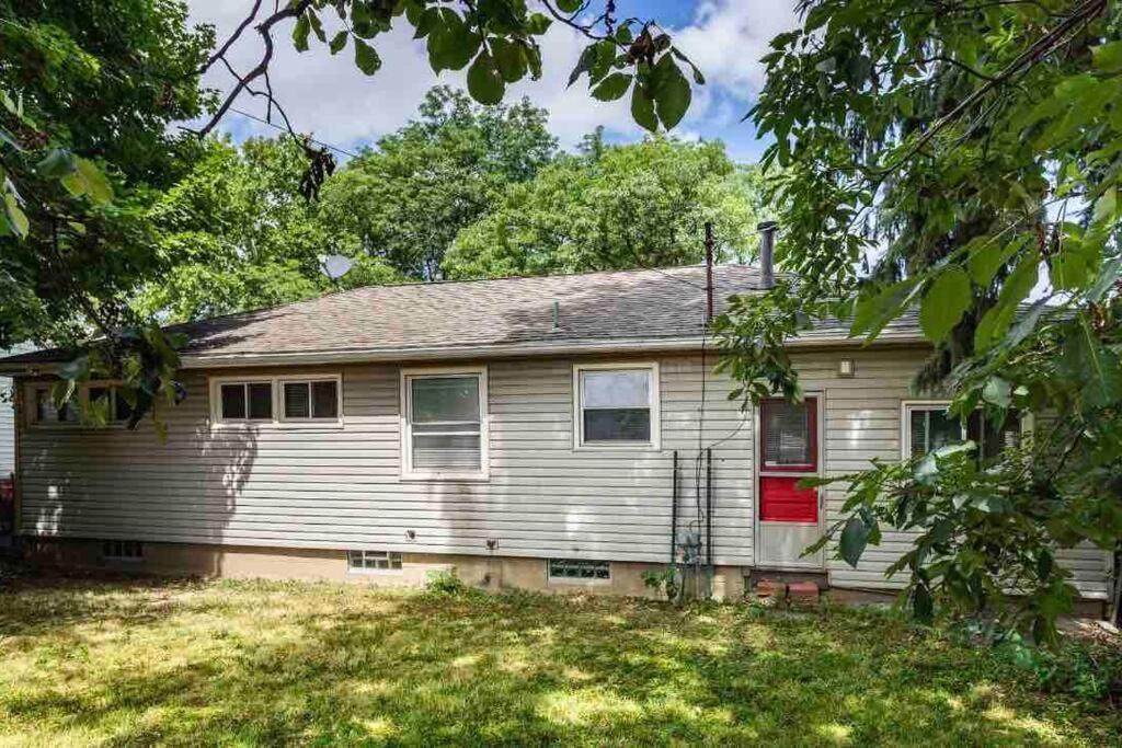 {hot Tub In Ranch} Mins To Airport/uofr/strng/dwtn * Rochester