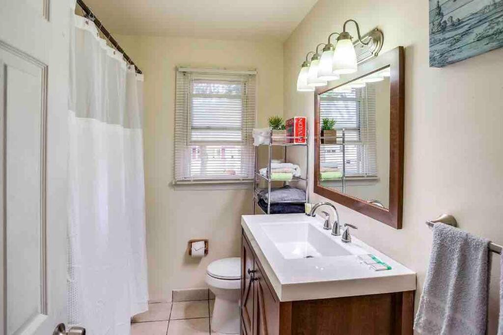 {hot Tub In Ranch} Mins To Airport/uofr/strng/dwtn Rochester