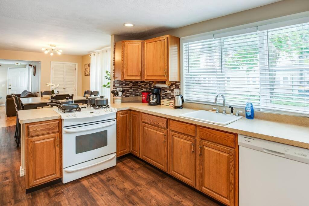 Holiday home Centric Ranch In The South Ave By Dwtn/uofr/arpt