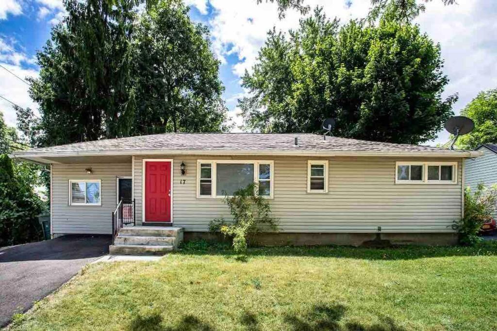 {hot Tub In Ranch} Mins To Airport/uofr/strng/dwtn Holiday home