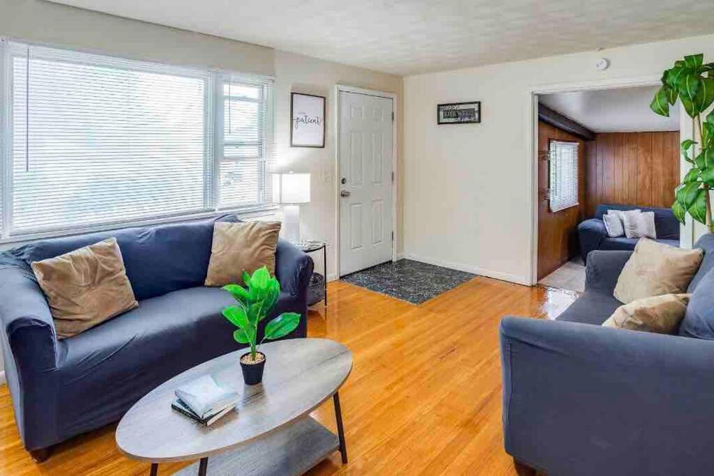 {hot Tub In Ranch} Mins To Airport/uofr/strng/dwtn * Rochester