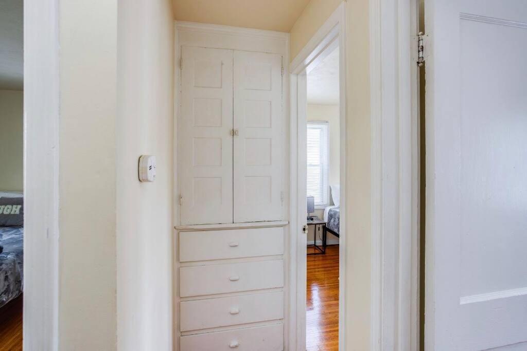 Holiday home Marvelous Colonial Mins To Uofr/airpt *
