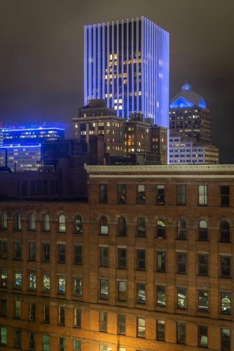 King Bed W/ Panoramic Views Of Dt! Apartment *