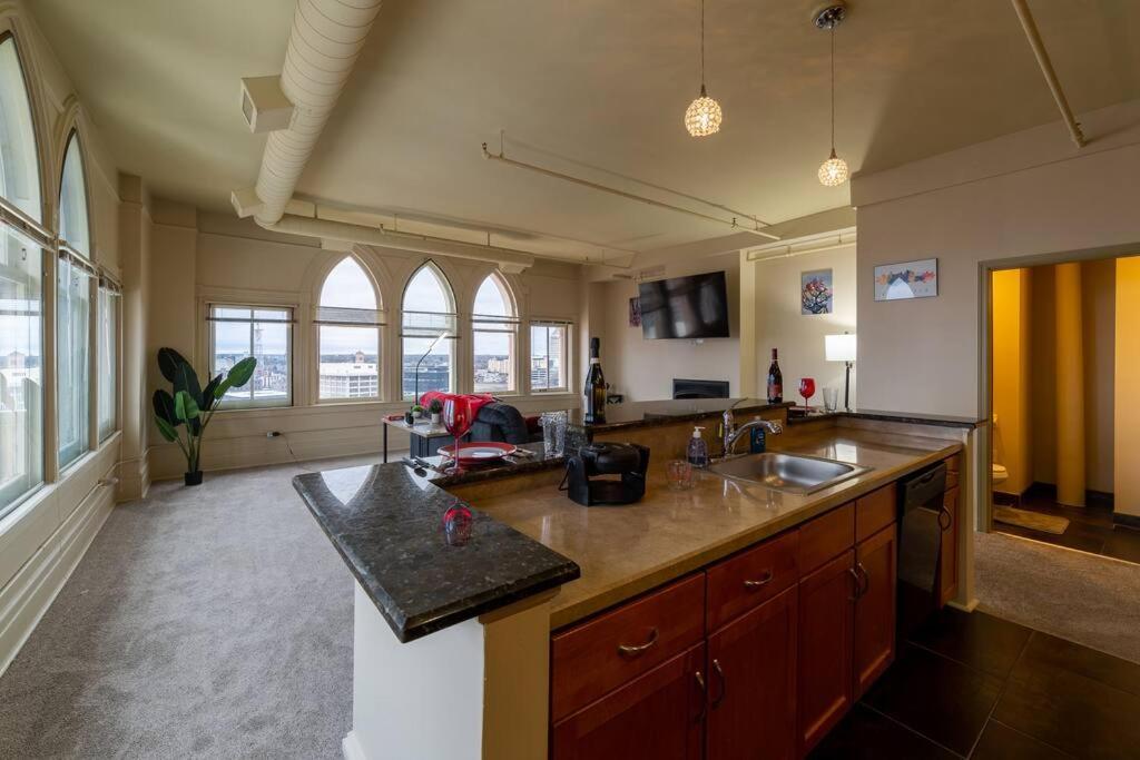 King Bed W/ Panoramic Views Of Dt! Apartment Rochester