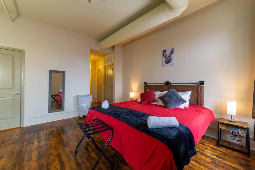King Bed W/ Panoramic Views Of Dt! *