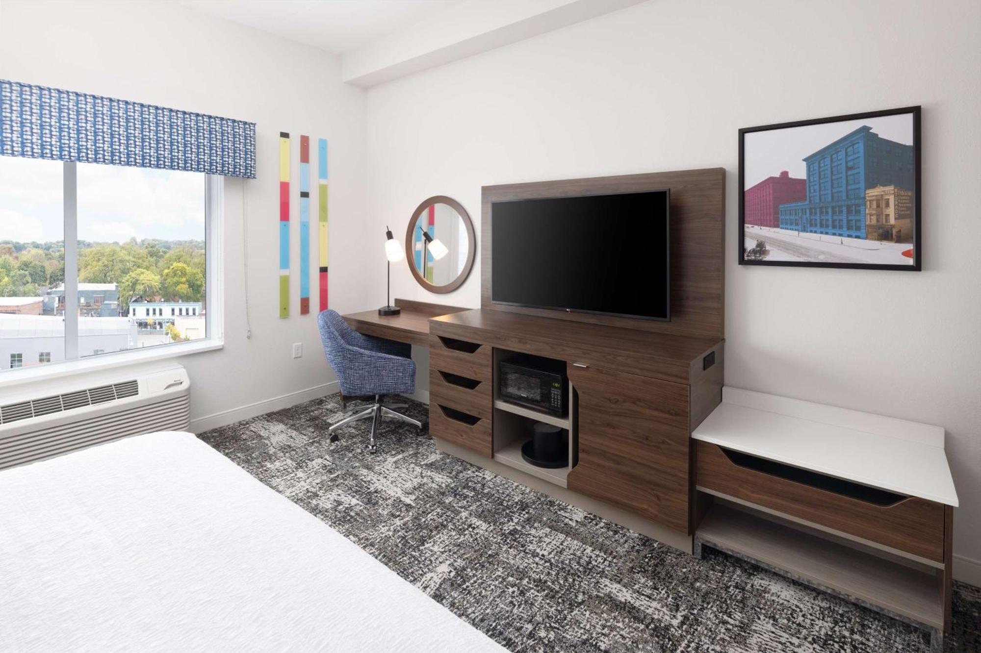 Hampton & Downtown 3*
