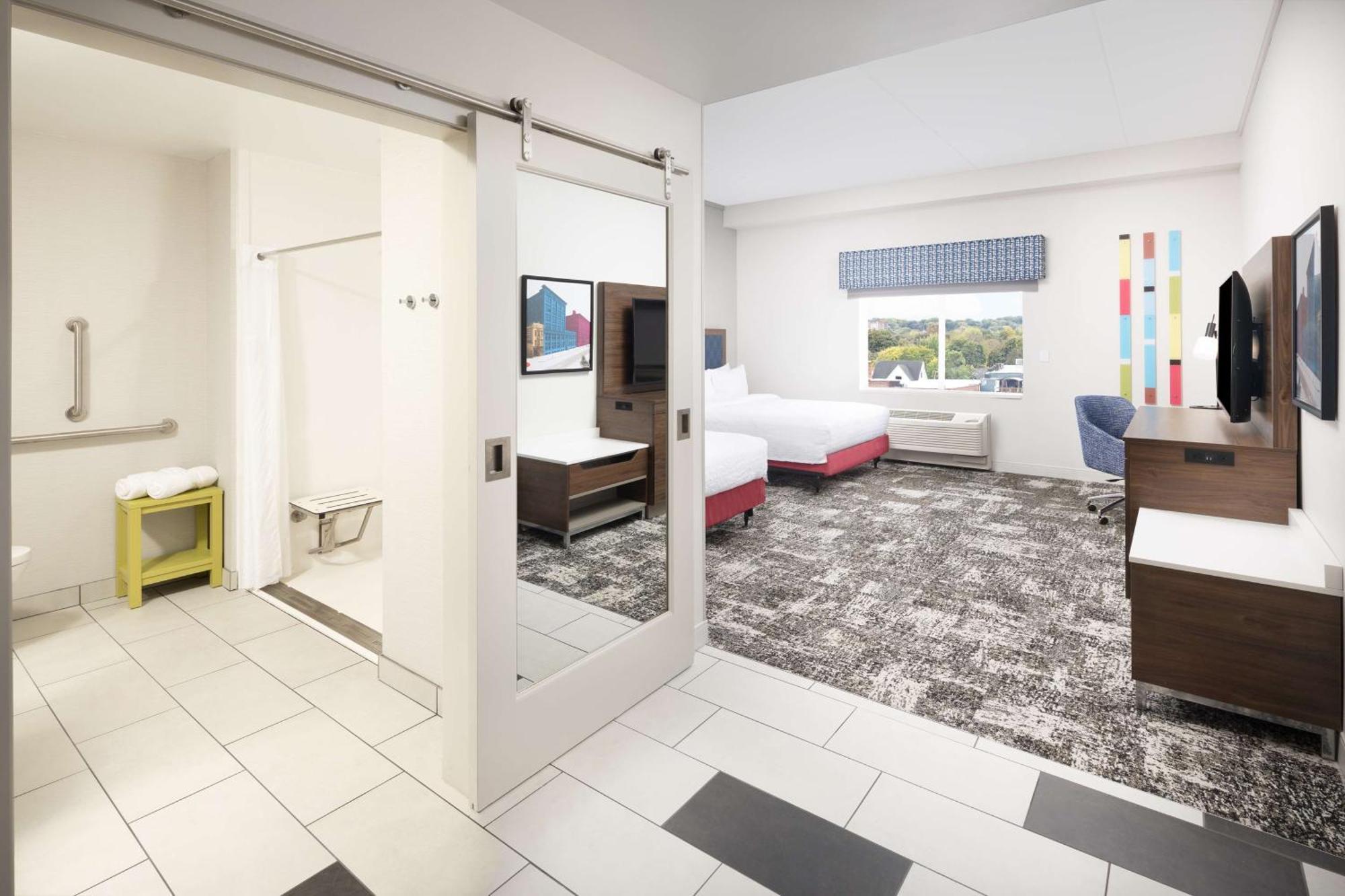 Hampton & Downtown Hotel