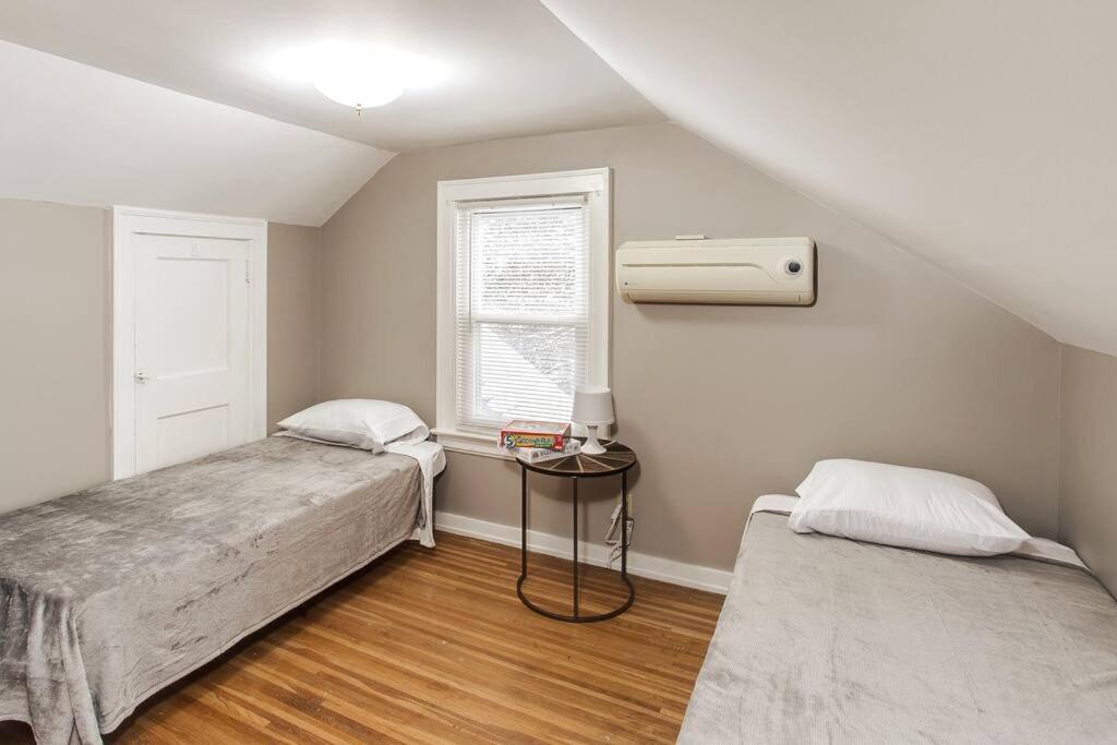Spacious Steps To Strong/uofr By Airpt/dwtn /rit Holiday home Rochester