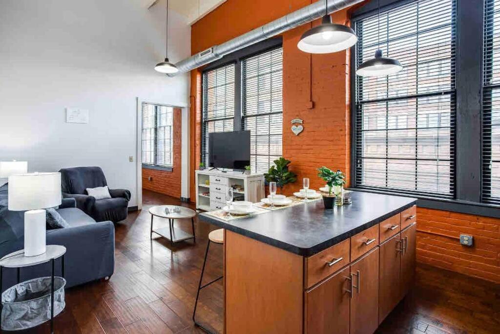 Ny Style Centric Loft With King Bed By Park Av Apartment *