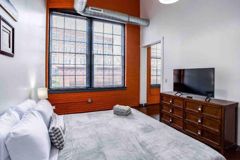Ny Style Centric Loft With King Bed By Park Av Apartment *