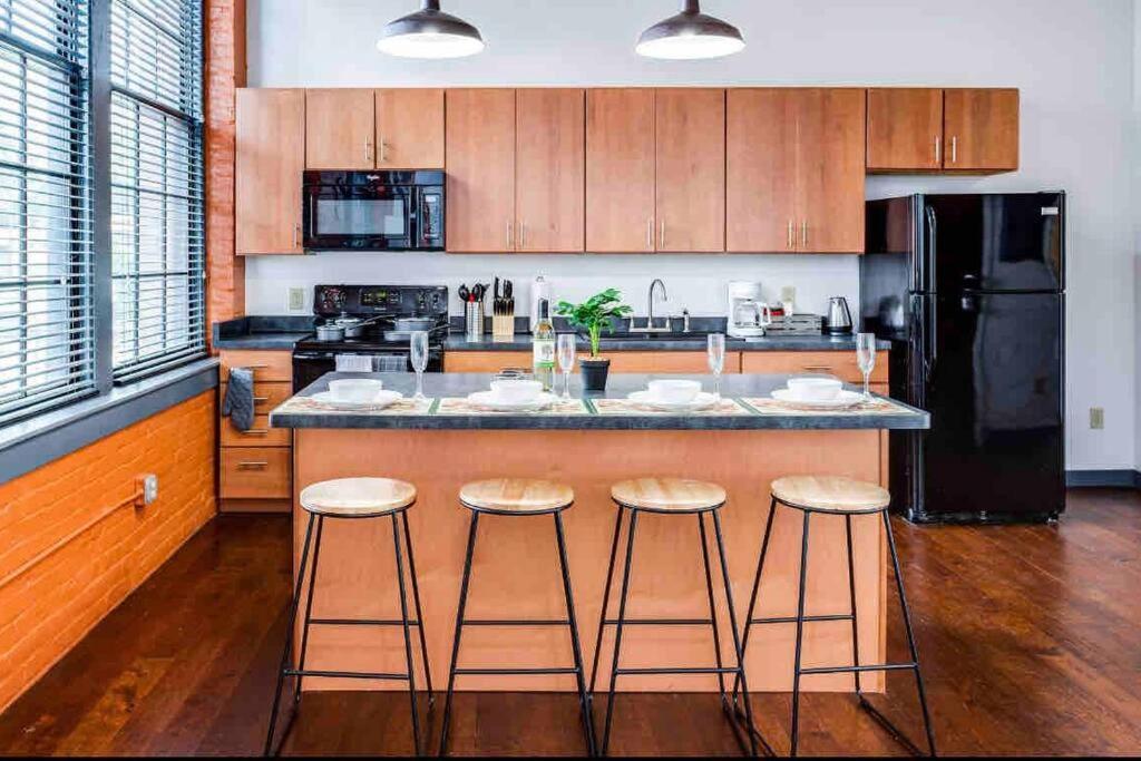 Ny Style Centric Loft With King Bed By Park Av Apartment