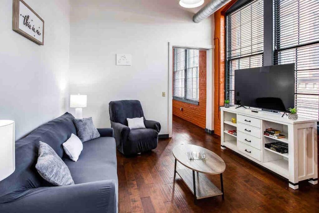 Ny Style Centric Loft With King Bed By Park Av