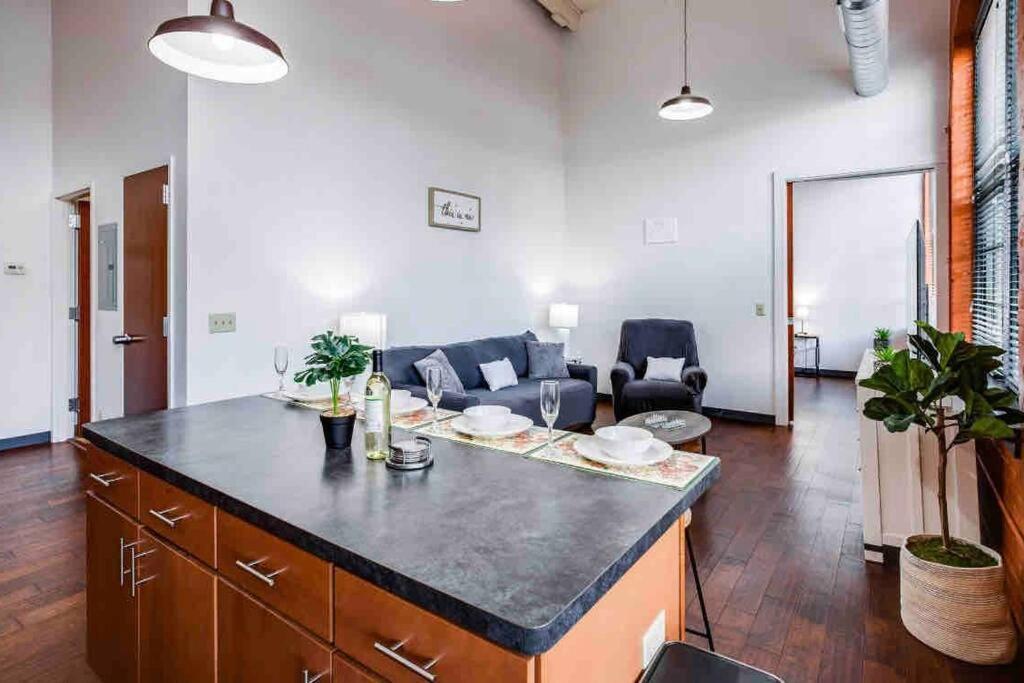 Ny Style Centric Loft With King Bed By Park Av Apartment *