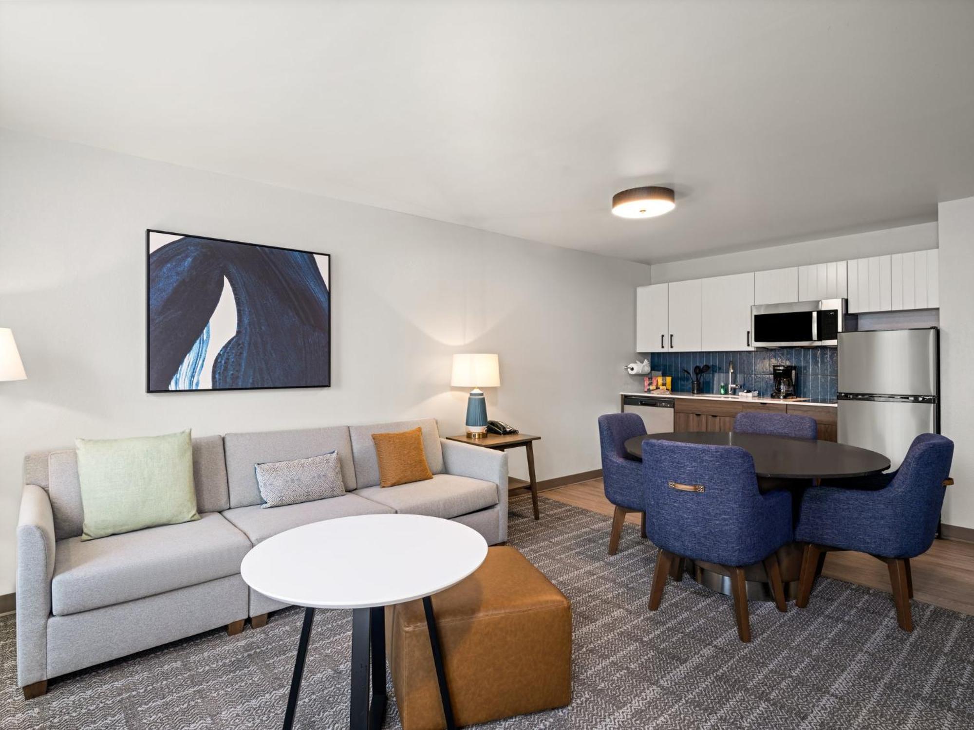 Staybridge By Ihg Hotel 3*