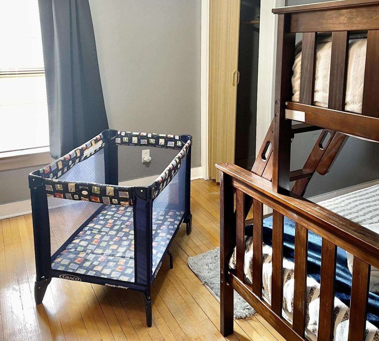 Holiday home Spacious With In-unit Laundry, Parking, 1gb Wifi, & Patio Deck Rochester