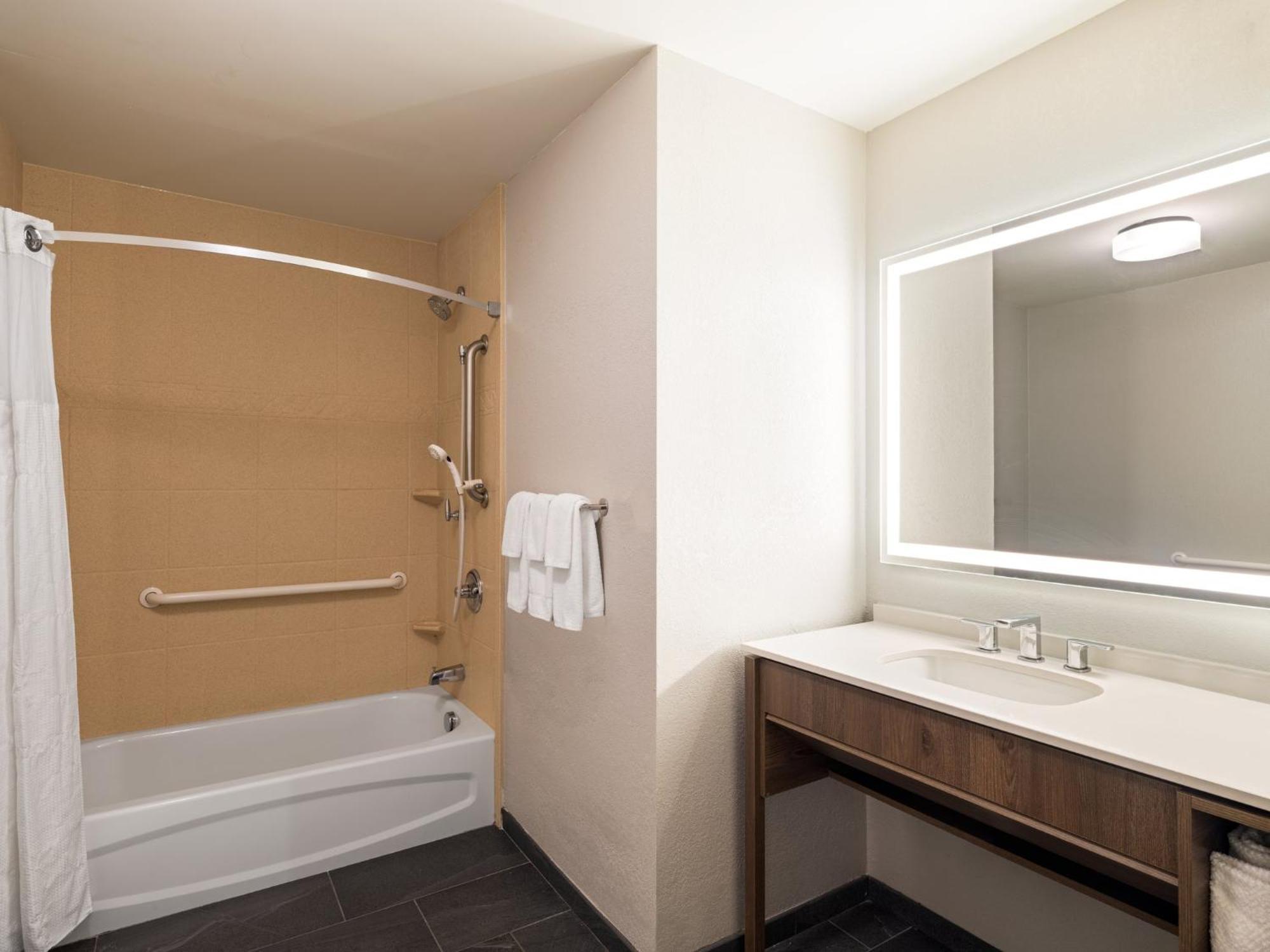 Staybridge By Ihg Hotel