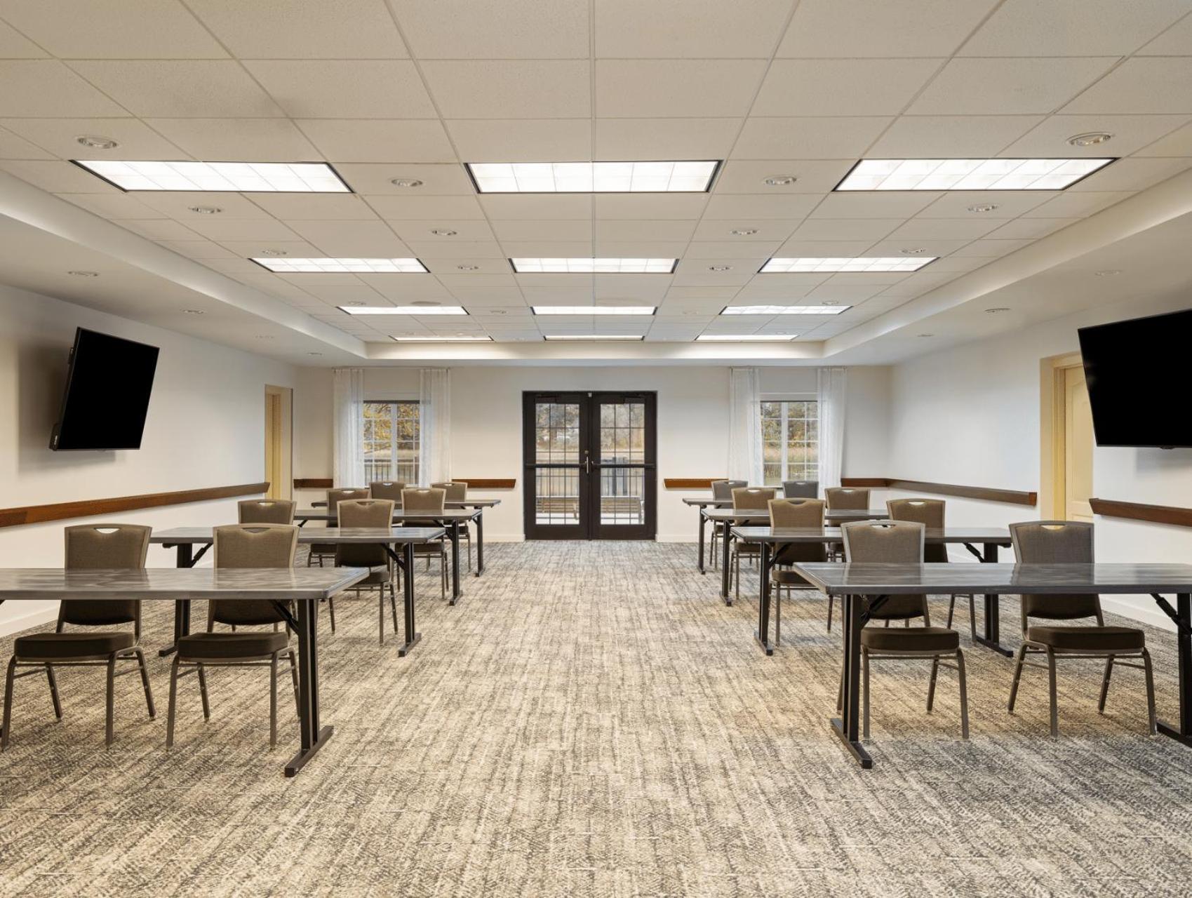Staybridge By Ihg Hotel