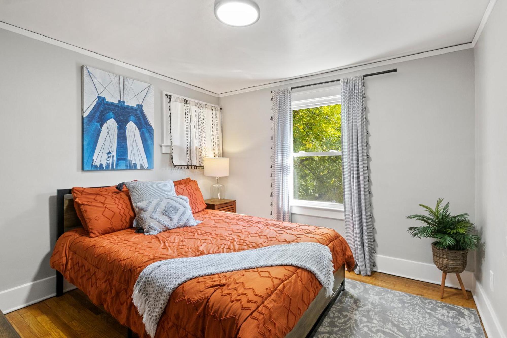 Holiday home King Bed-full Kitchen-self Check-in-parking-uofr