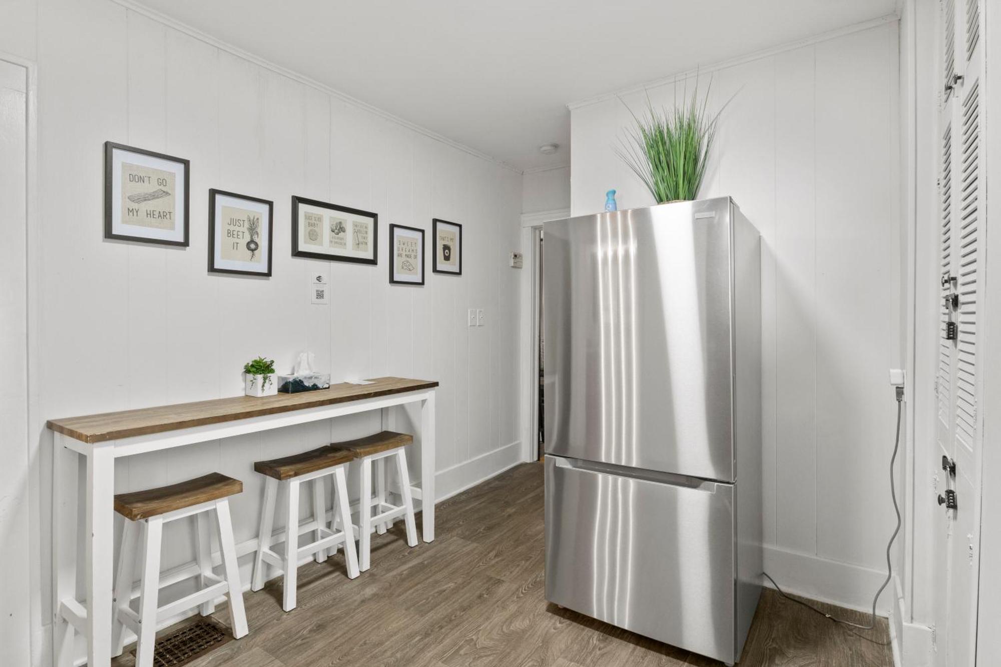 Holiday home King Bed-full Kitchen-self Check-in-parking-uofr