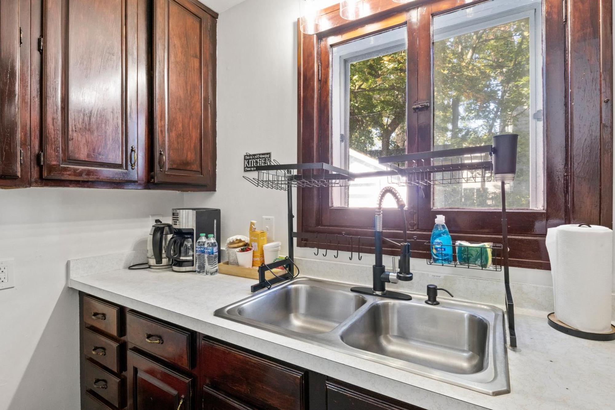 King Bed-full Kitchen-self Check-in-parking-uofr Holiday home Rochester